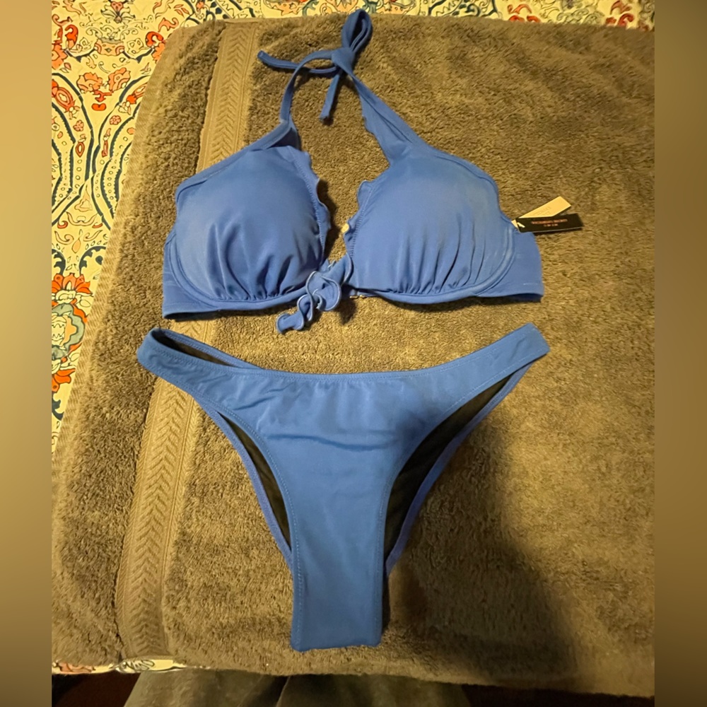 Victoria Secret swimsuit never worn with tags top 38C bottom MEDIUM